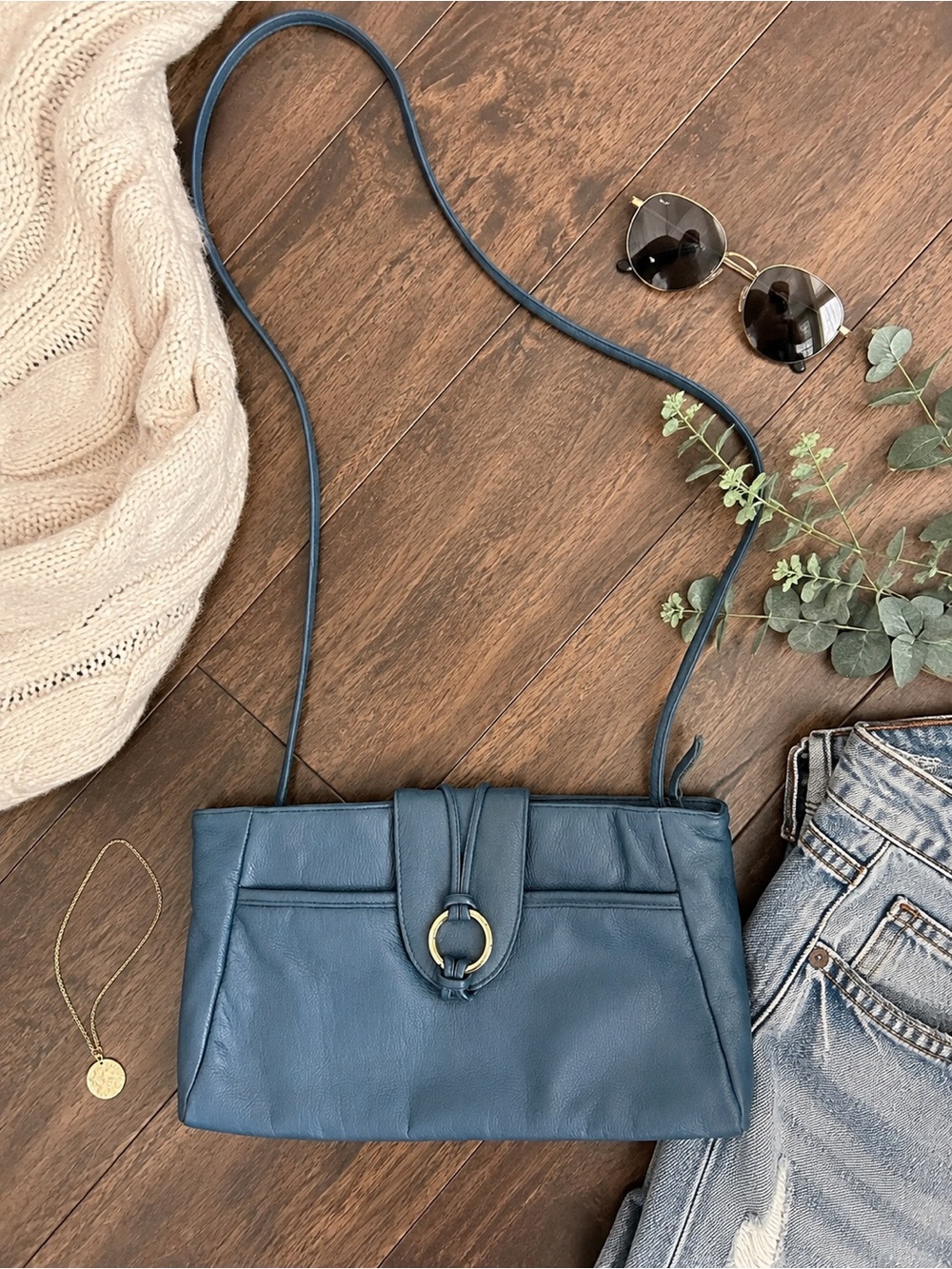 Toni Navy Blue Leather Crossbody Shoulder Bag Gold Ring Hardware Vintage